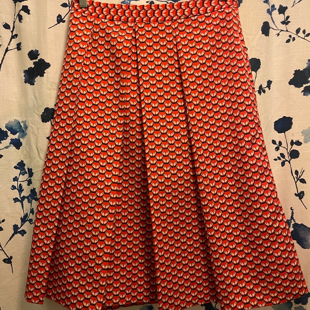 Funky, unique fox pattern skirt with pleats